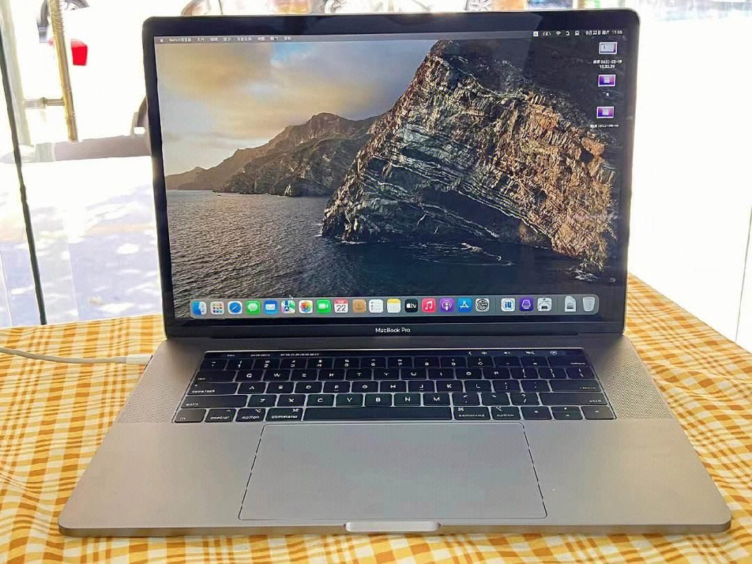 19岁少年与MacBook Pro的逆袭传说：创新狂潮下的青春闹剧