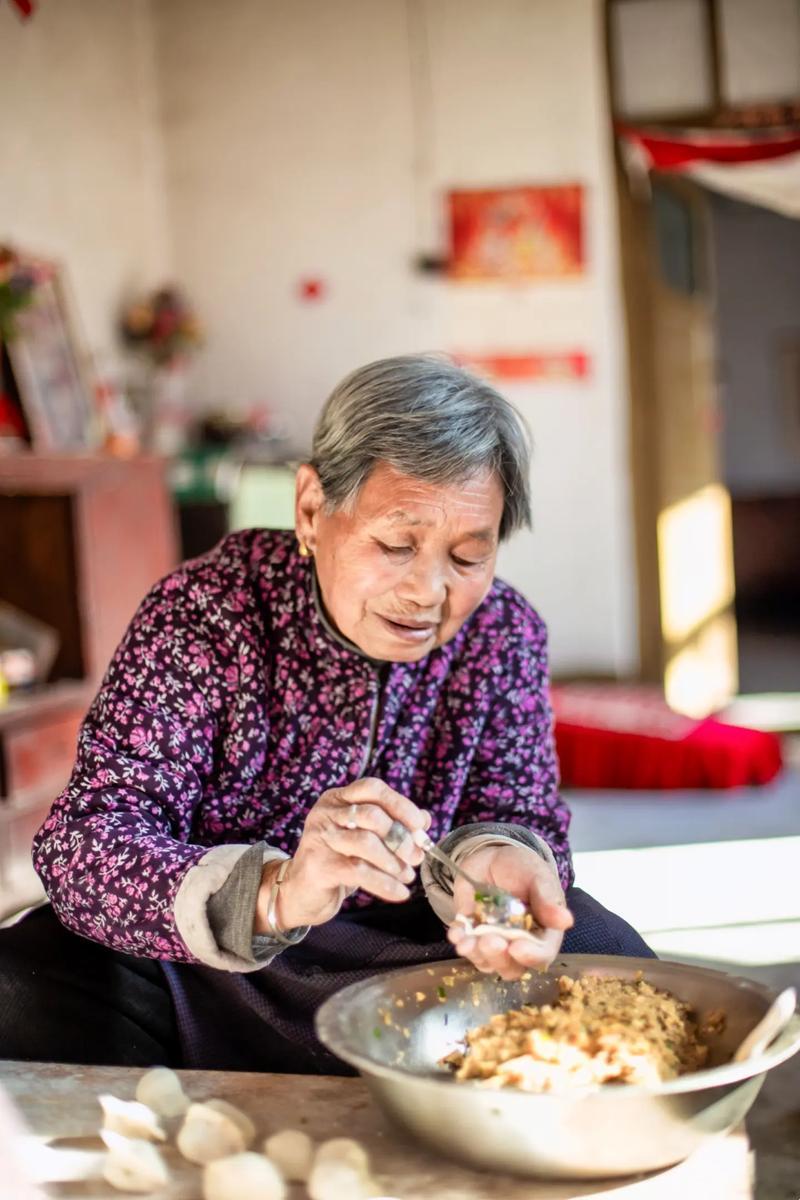 美食界的一股“清流”：中国老太太户外烹饪，开辟新径！